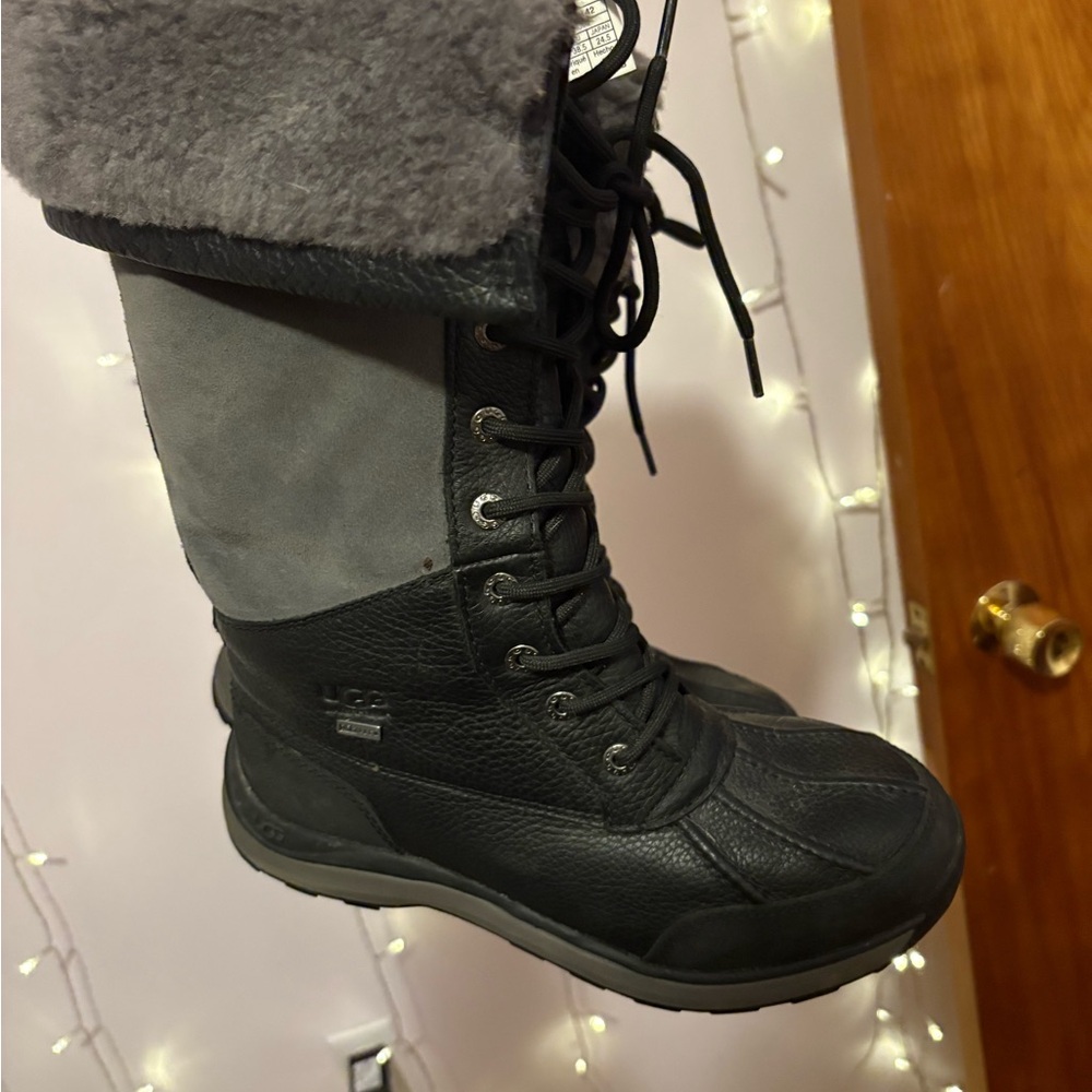 Ugg tall Adirondack snowboots